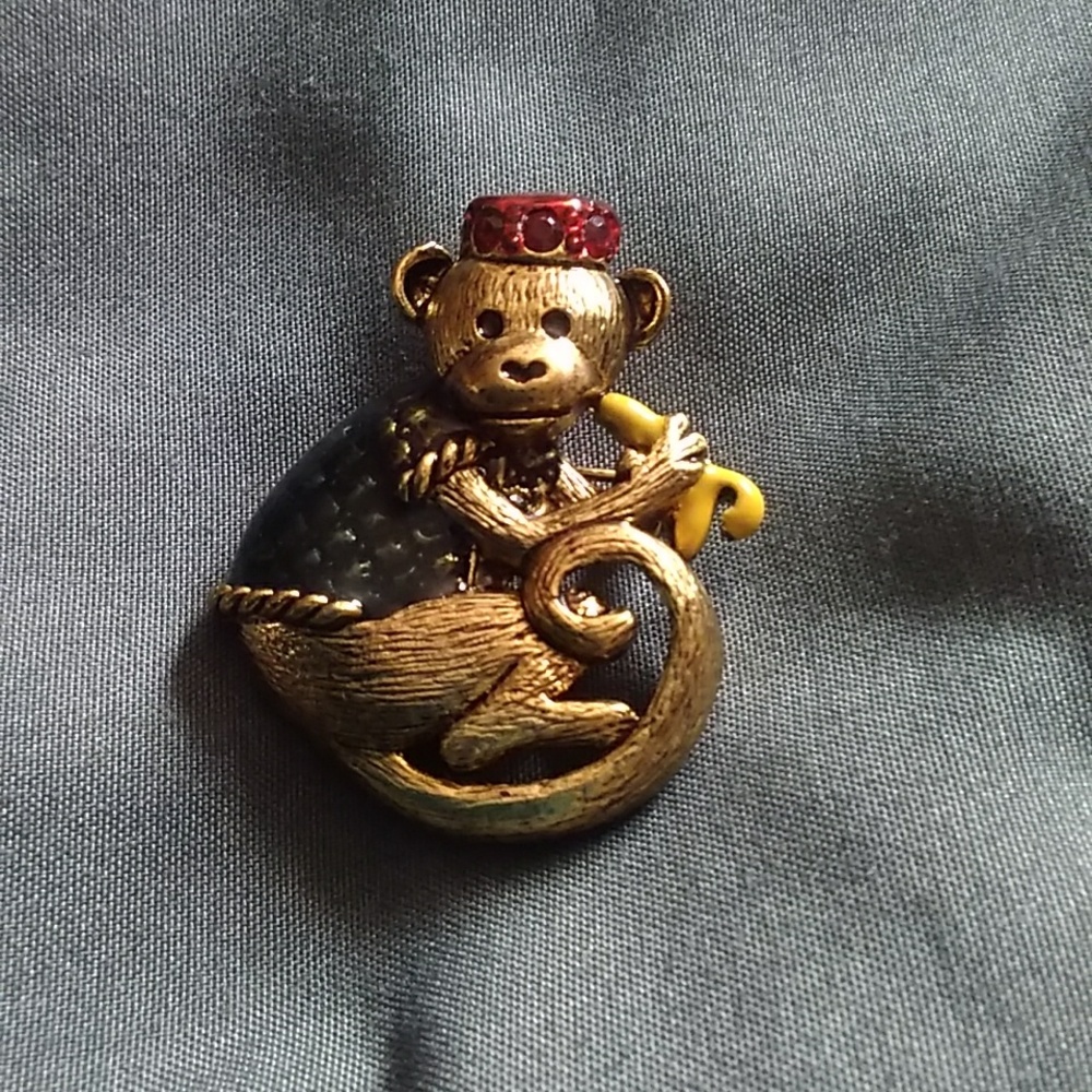 VINTAGE DANECRAFT MONKEY BROOCH PIN Red Rhinestones Gold Tone